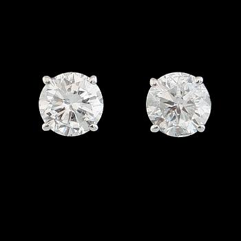 ÖRHÄNGEN, 1 par, 14K vitguld, briljantslipade diamanter tot ca 0.90 ct.