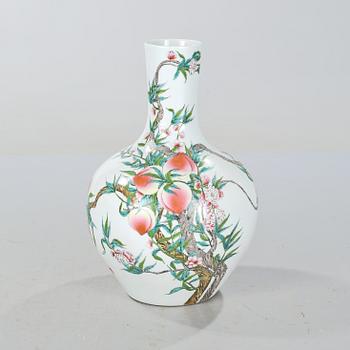 VAS, porslin, Kina, 1900-talets slut.