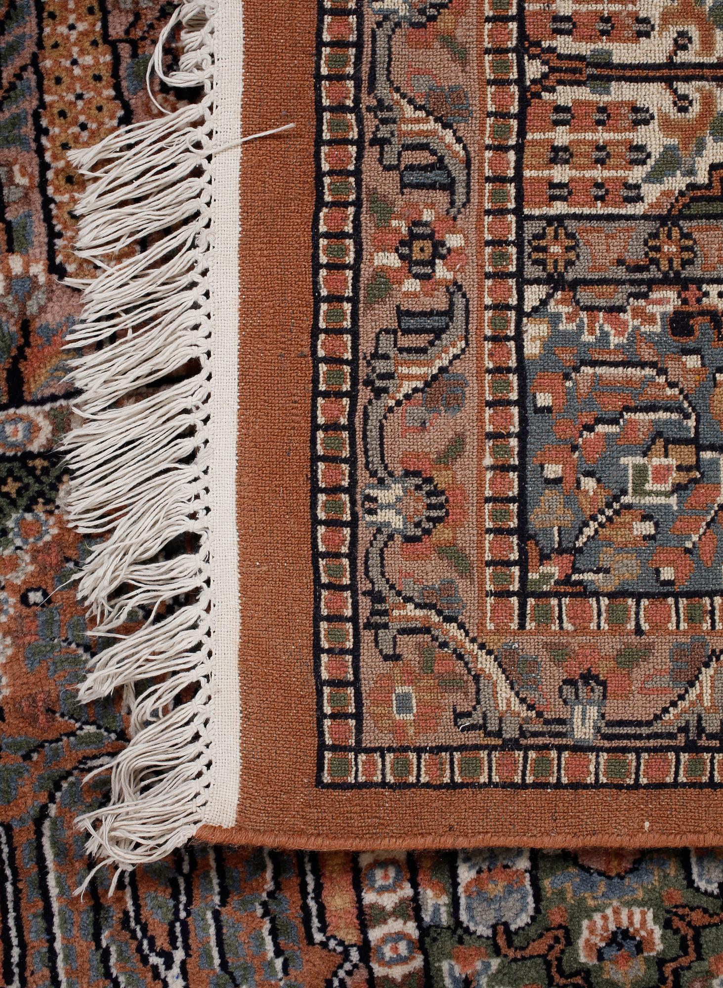 MATTA, troligen Pakistan. 1900-talets senare del, 280 x 186 cm.