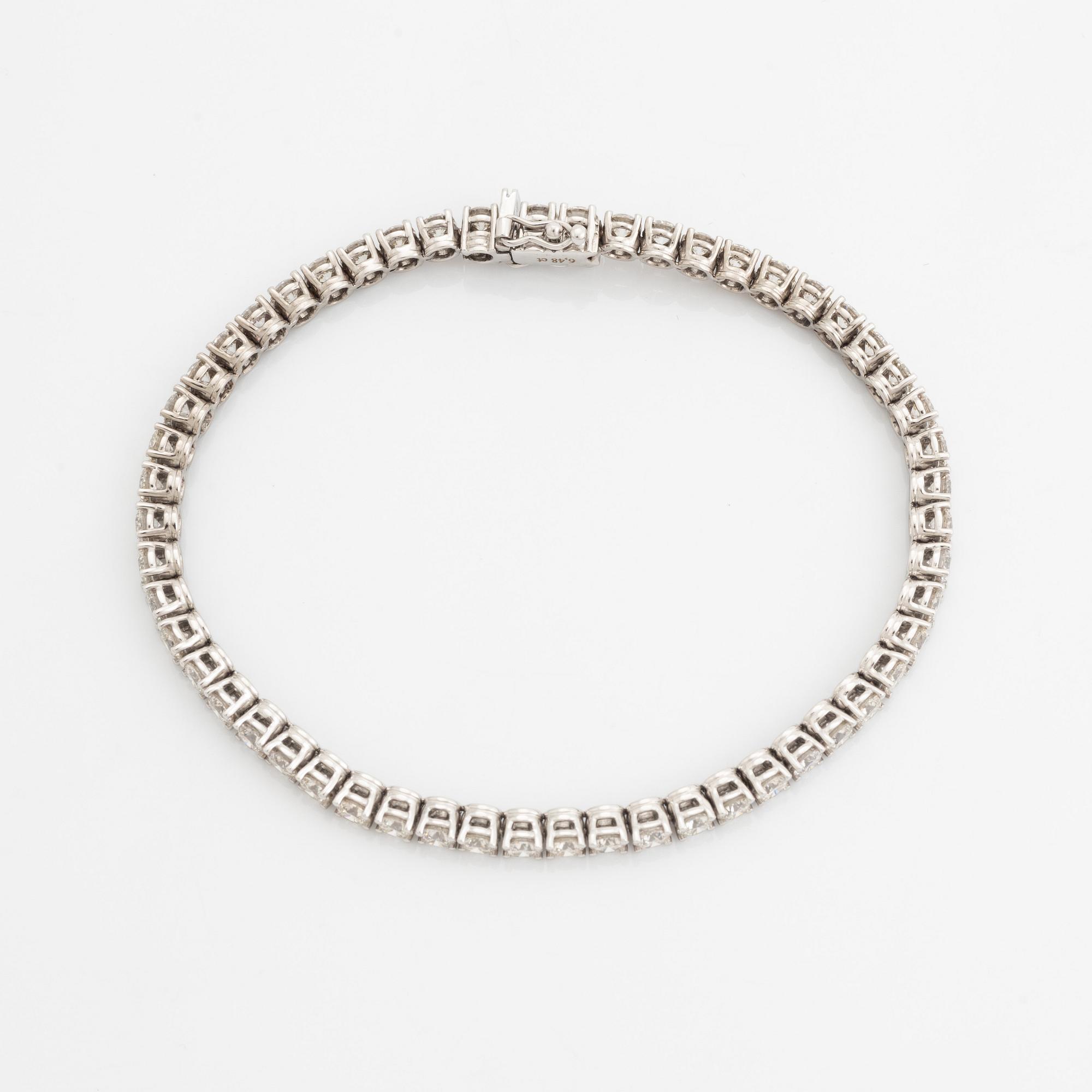 Tennisarmband, med briljantslipade diamanter.