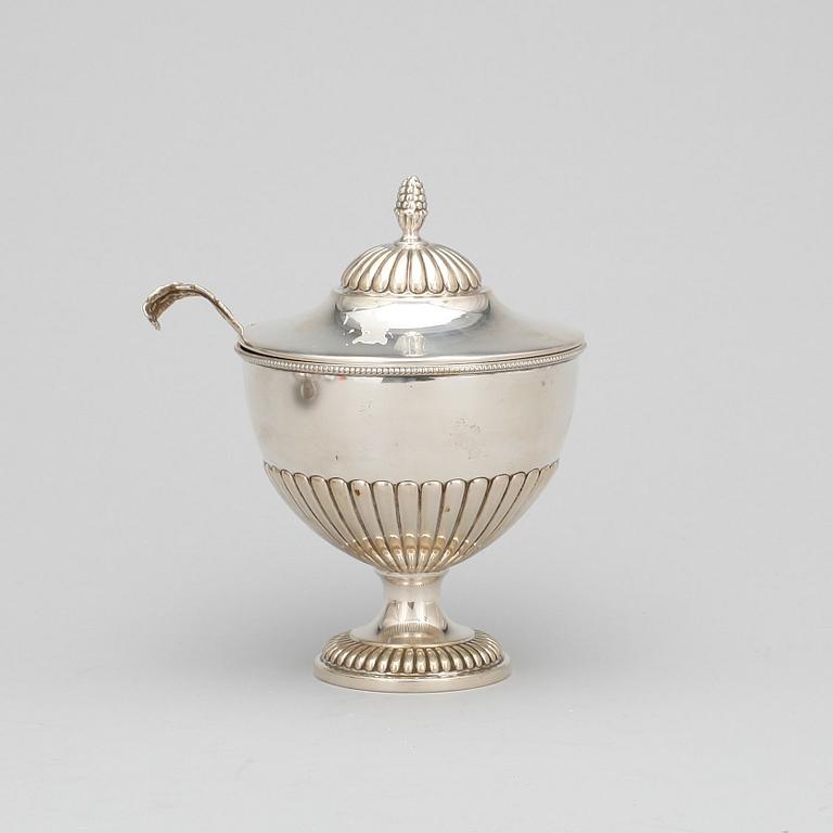 SOCKERSKÅL, silver, Bernhard Hertz AB, Stockholm, 1909. Total vikt ca 193 gram.