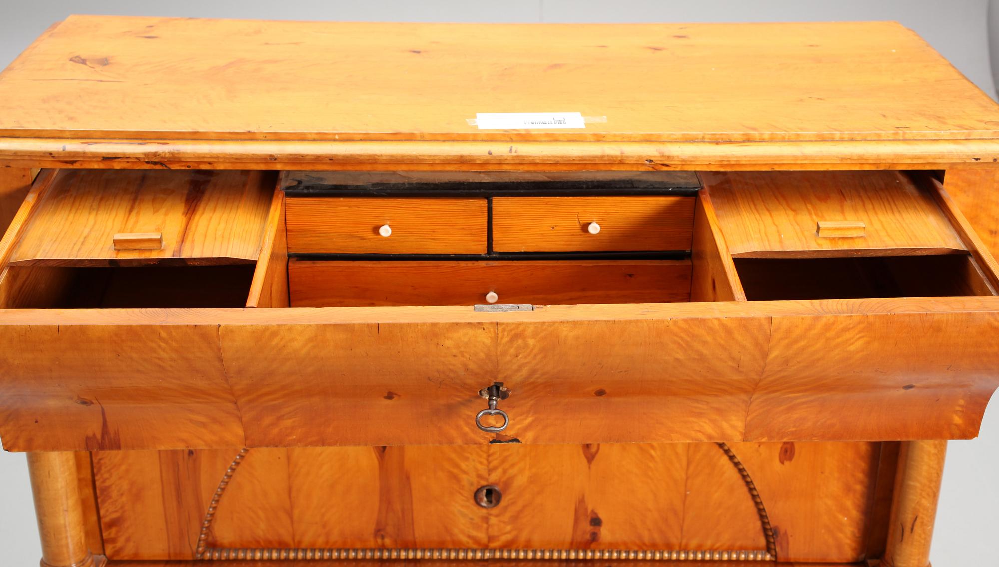 SKRIVBYRÅ, senempire. 1800-talets mitt.