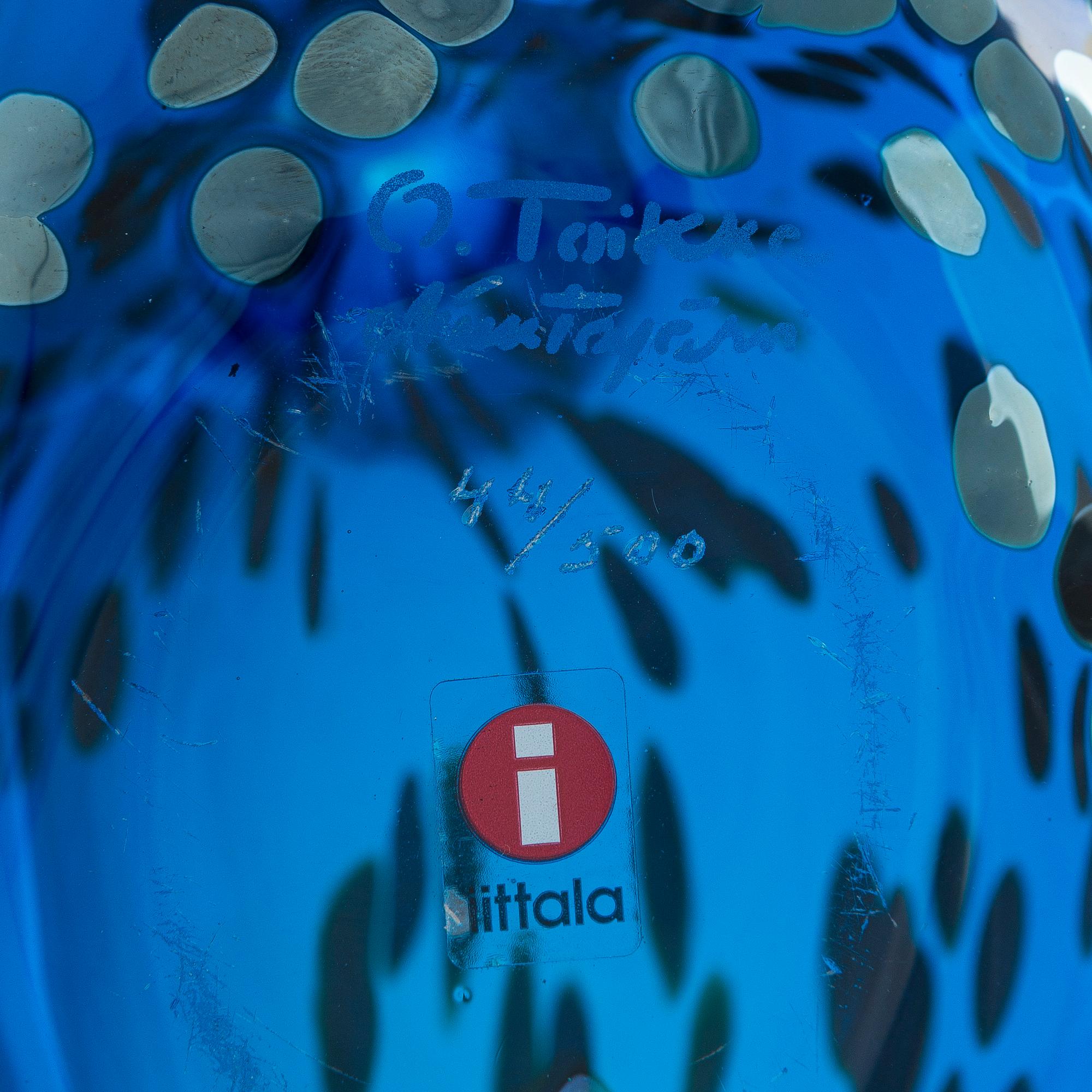 Oiva Toikka, glasfågel, signerad O. Toikka Nuutajärvi, numrerad 44/500.