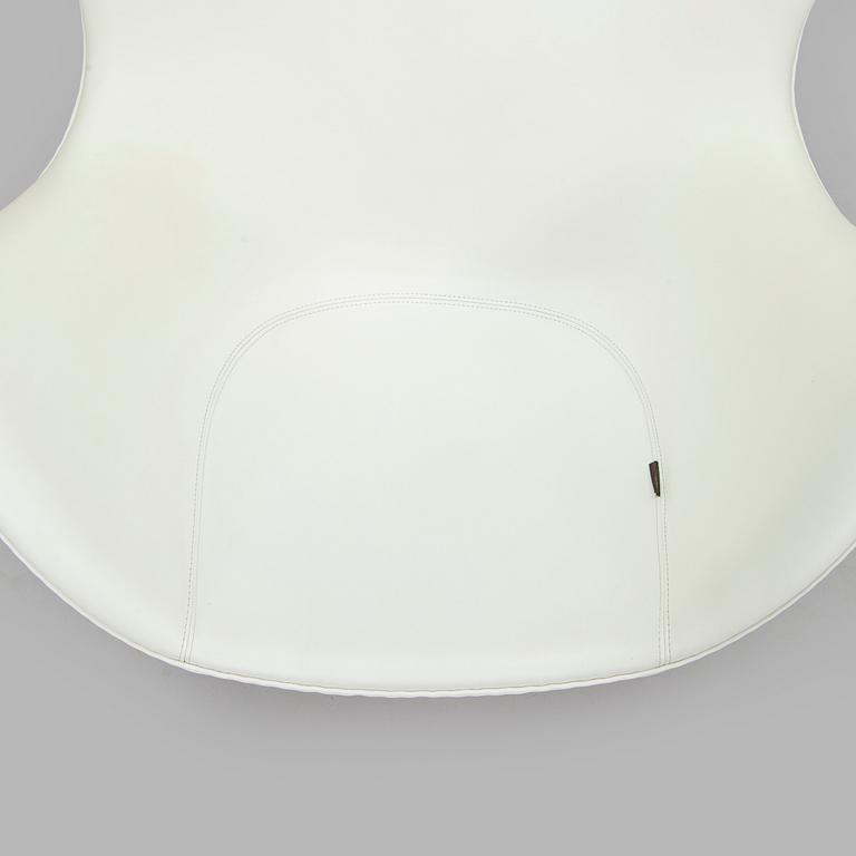 Arne Jacobsen, nojatuoli, "Egg", Fritz Hansen, Tanska 2018.