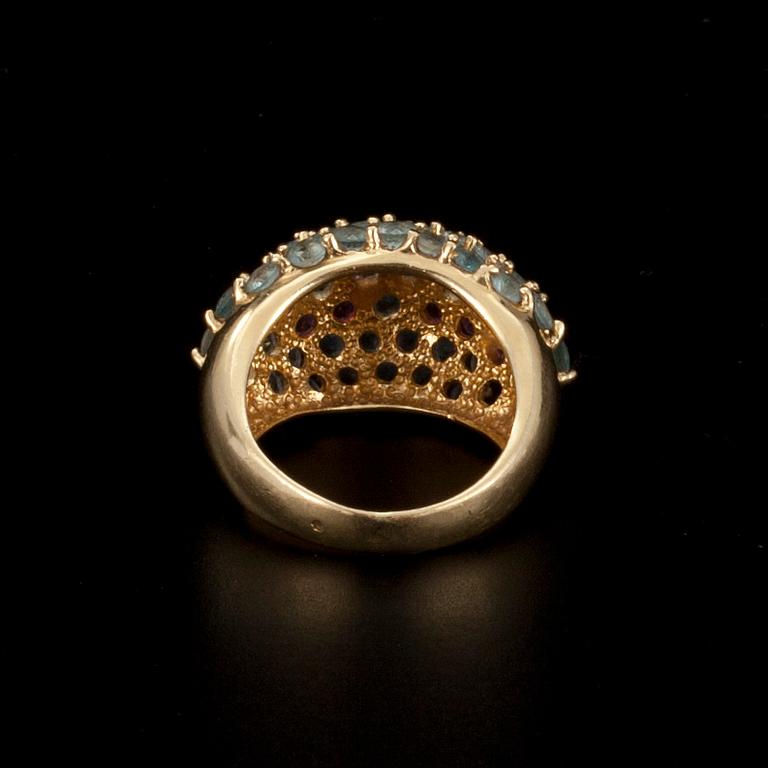 RING, 18K guld. Briljantslipade topaser och ametister. Vikt 12 g.