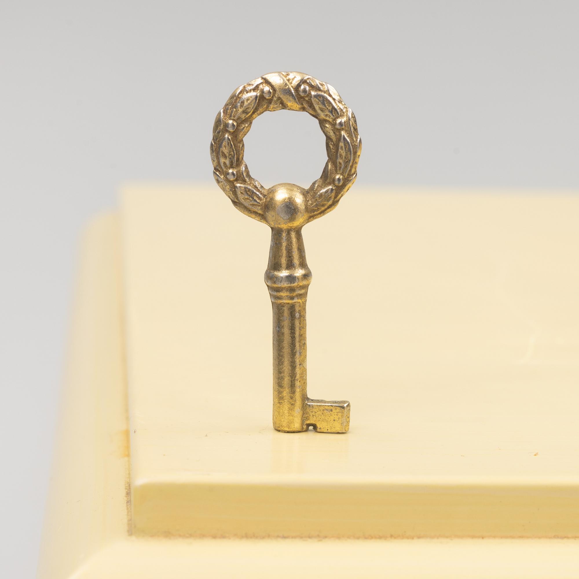 Sängbord, ett par, "Signum Gustavus", gustaviansk stil, 1900-talets slut.