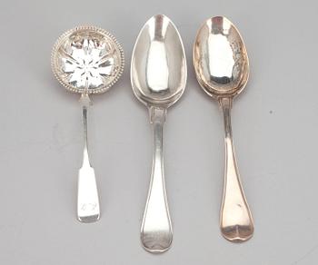 SKEDAR ETT PAR OCH SOCKERSTRÖARE, silver, Finland och Sverige 1700/1800-tal. Vikt 159 g.