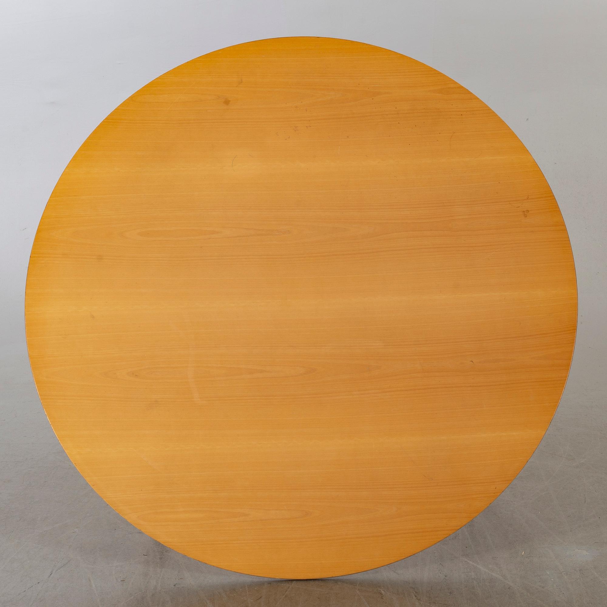 PIET HEIN och BRUNO MATHSSON, MATBORD, Fritz Hansen, 2003.