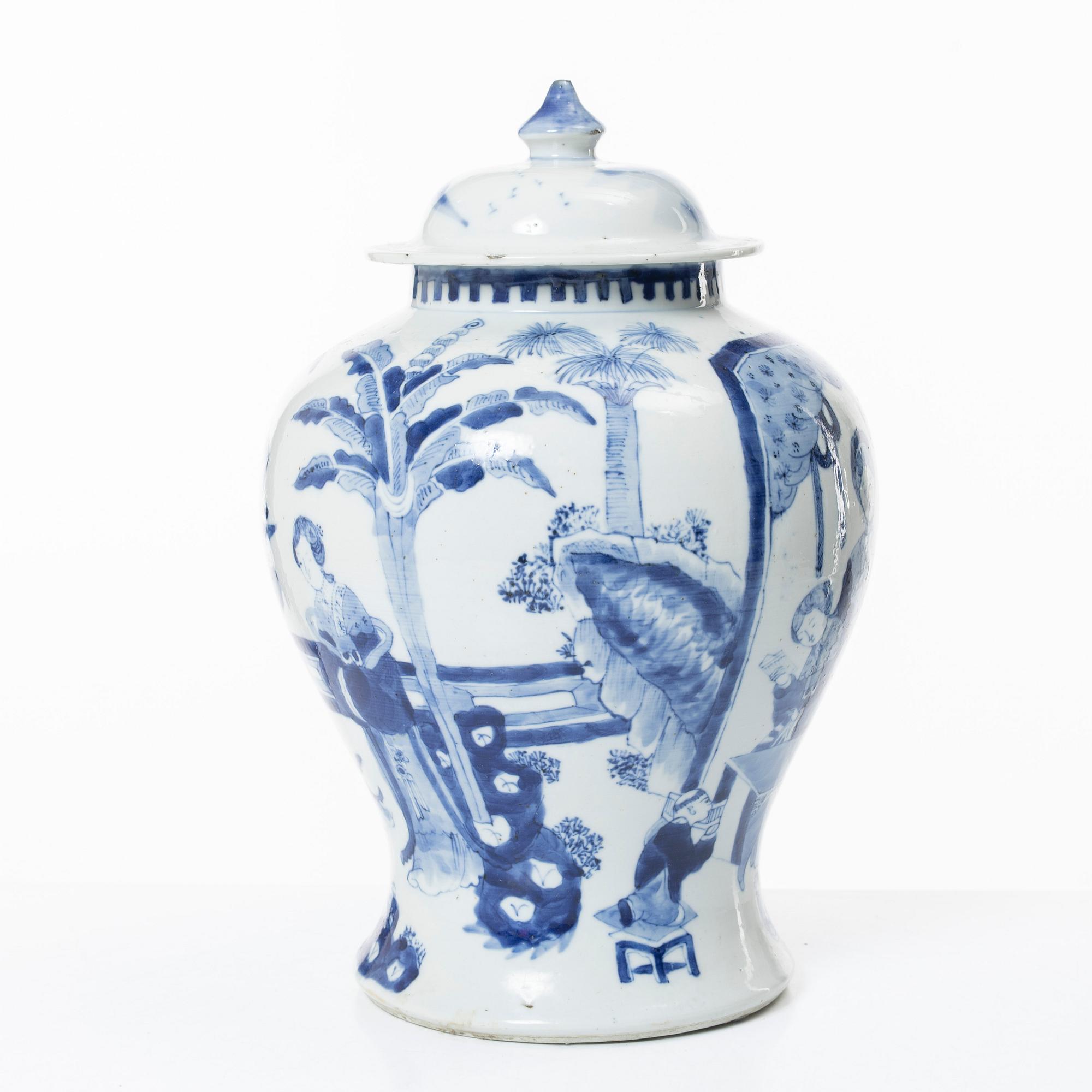 Urna med lock, porslin, Kina, Qingdynastin, 1800-tal.