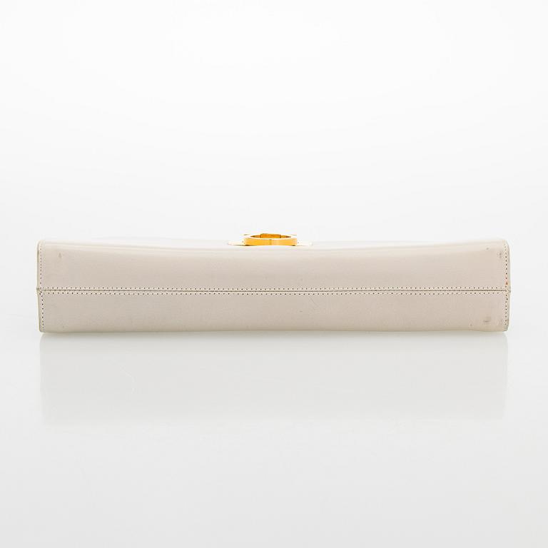 Salvatore Ferragamo, a leather “Gancini”bag.