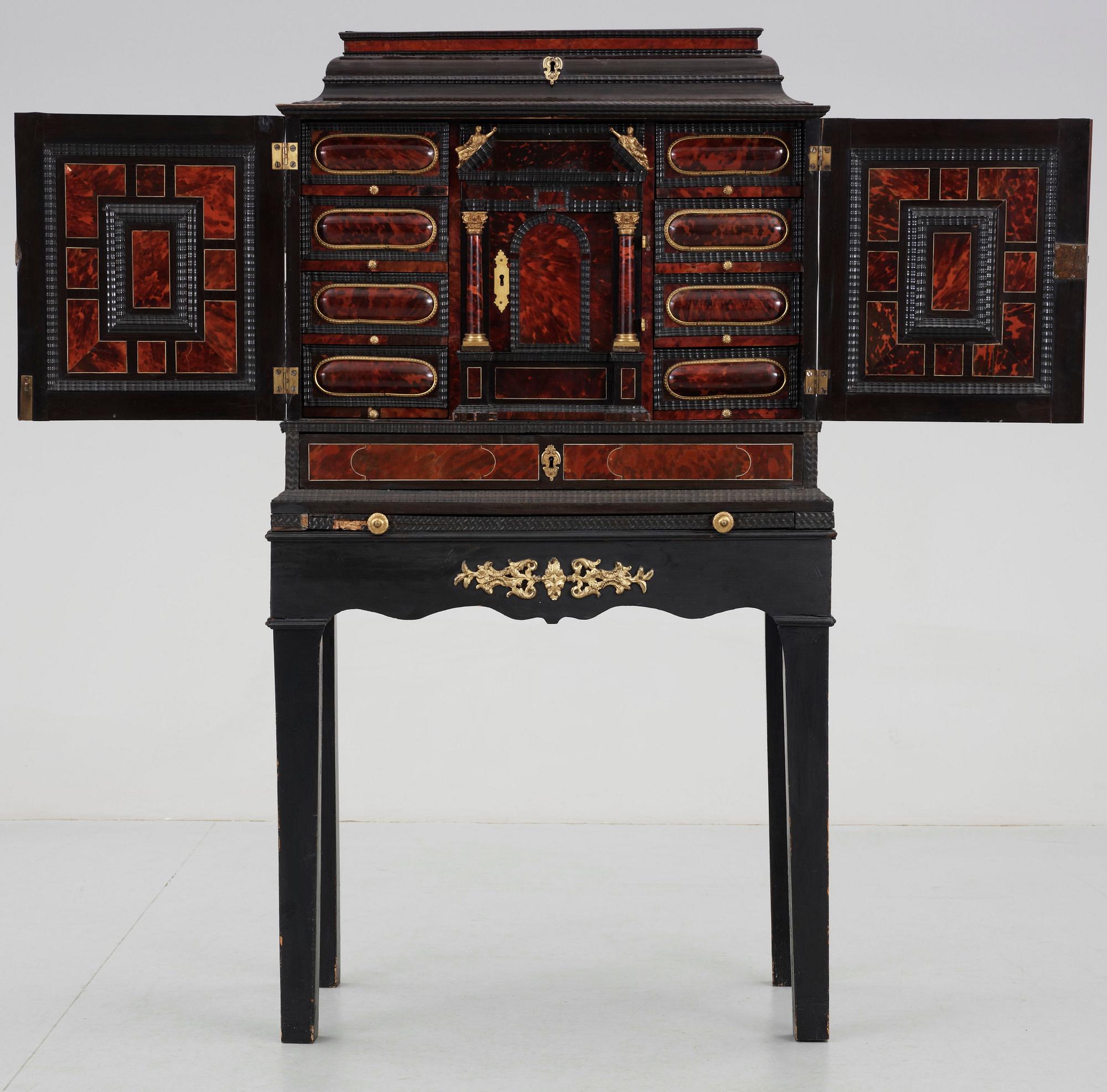 KABINETTSKÅP, barockstil, 1800-talets slut.
