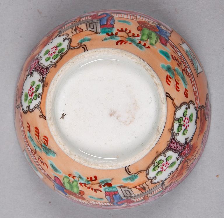 KOPP MED FAT samt TEKANNA, porslin, Kina, 1800-tal.