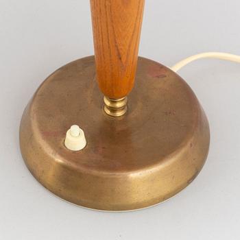 A mid 20th Century modell EA1288 table lamp from Asea.