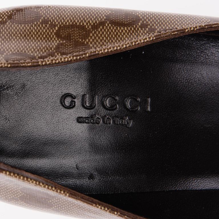 SKOR, Gucci.