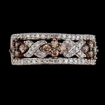 RING, 14K roséguld, diamanter tot ca 0.75 ct. Vikt ca 5 g.