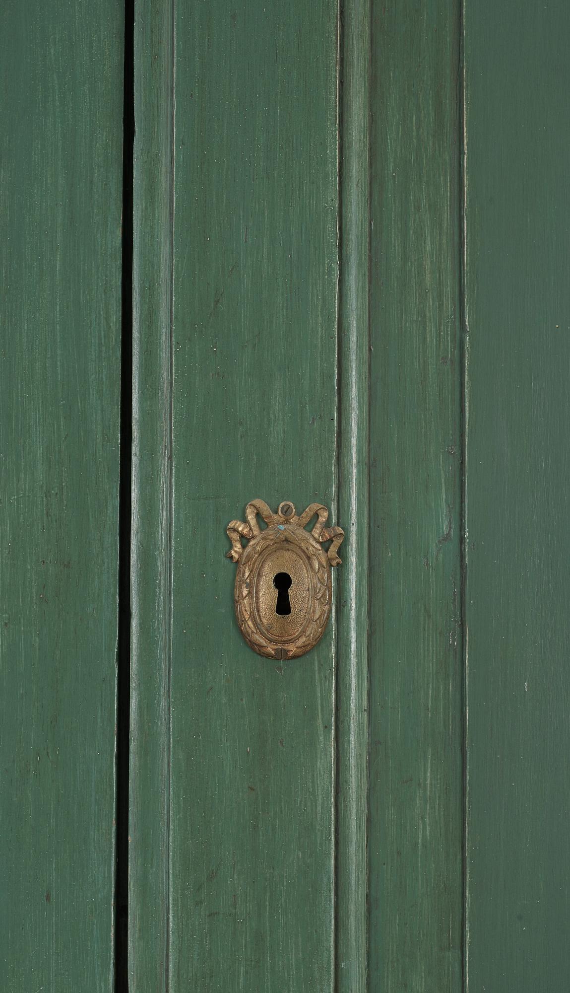 HÖRNSKÅP, 1700-tal.