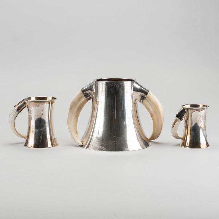 JAKTBÄGARE, 3 st, silver med vildsvinständer, K Andersson, Stockholm, 1916.