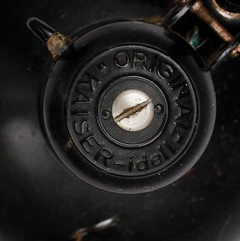 INDUSTRILAMPA, Kaiser-idell, 1900-talets första hälft.