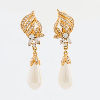 OSCAR DE LA RENTA, halsband och örhängen.