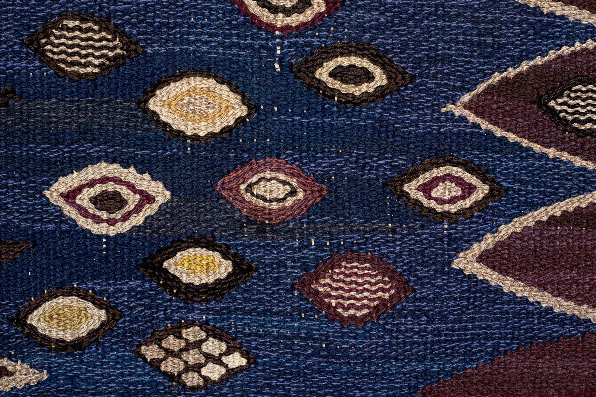 Barbro Nilsson, matto, "Snäckorna", flat weave, ca 312-313,5 x 200-204,5 cm, signed AB MMF BN.