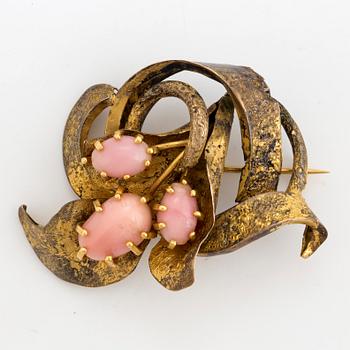 A conch pearl brooch.