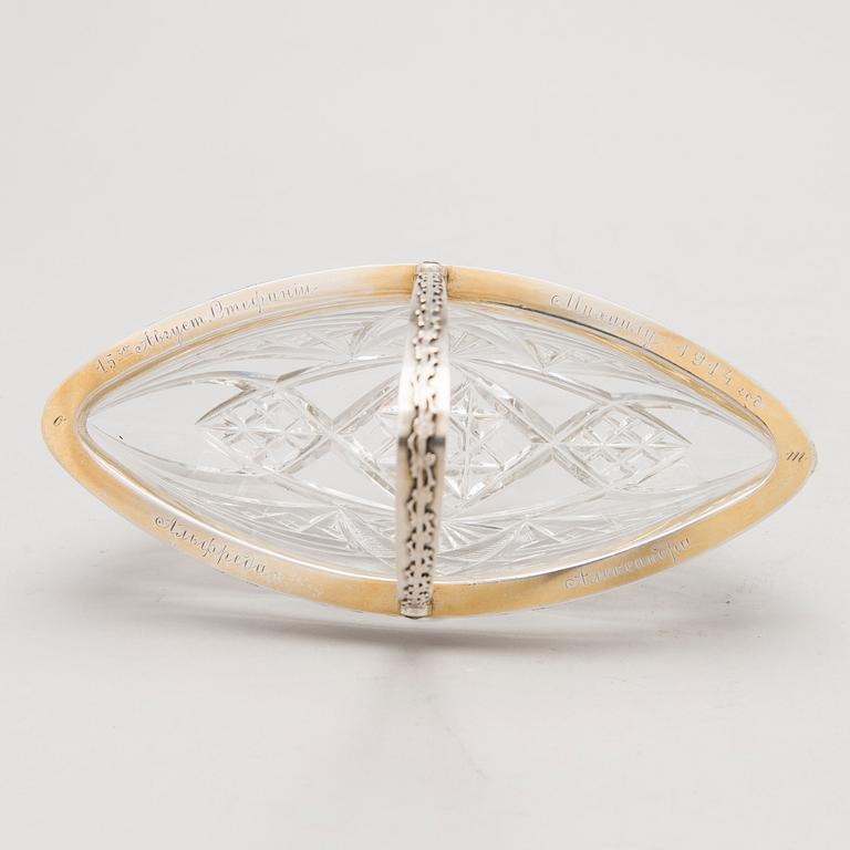 KAVIAR SKÅL, silver och slipat glas, Ryssland, Moskva 15 artellen, daterad 1914.