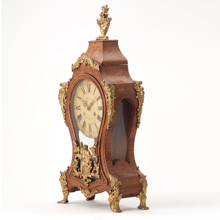 A SWEDISH ROCOCO MANTEL CLOCK, possibly by Nils Berg, Stockholm 1751-1794.