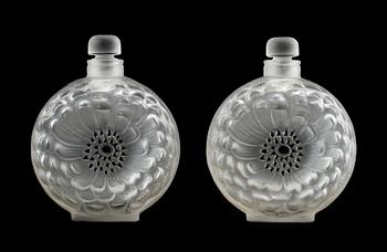 FLAKONGER, ett par, glas, "Dahlia", Lalique.