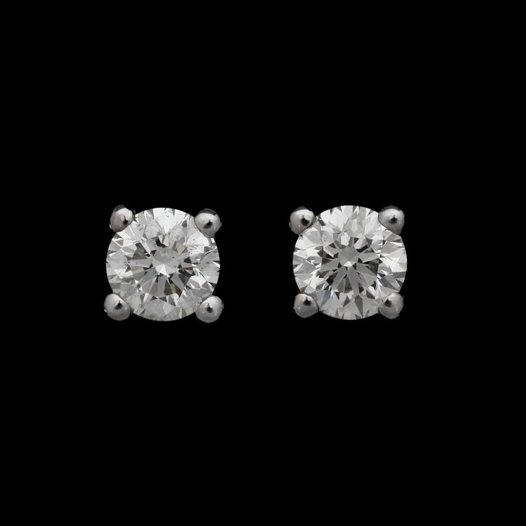 A pair of brilliant cut earrings, 0.53 and 0.55 ct.