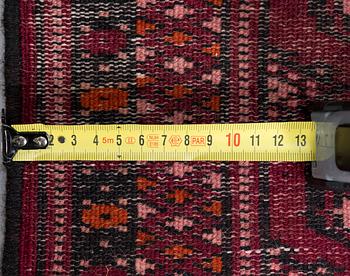 Mattoja, 3 kpl, Afghan. Noin 170x123 cm, 115x80 cm ja 117x57 cm.