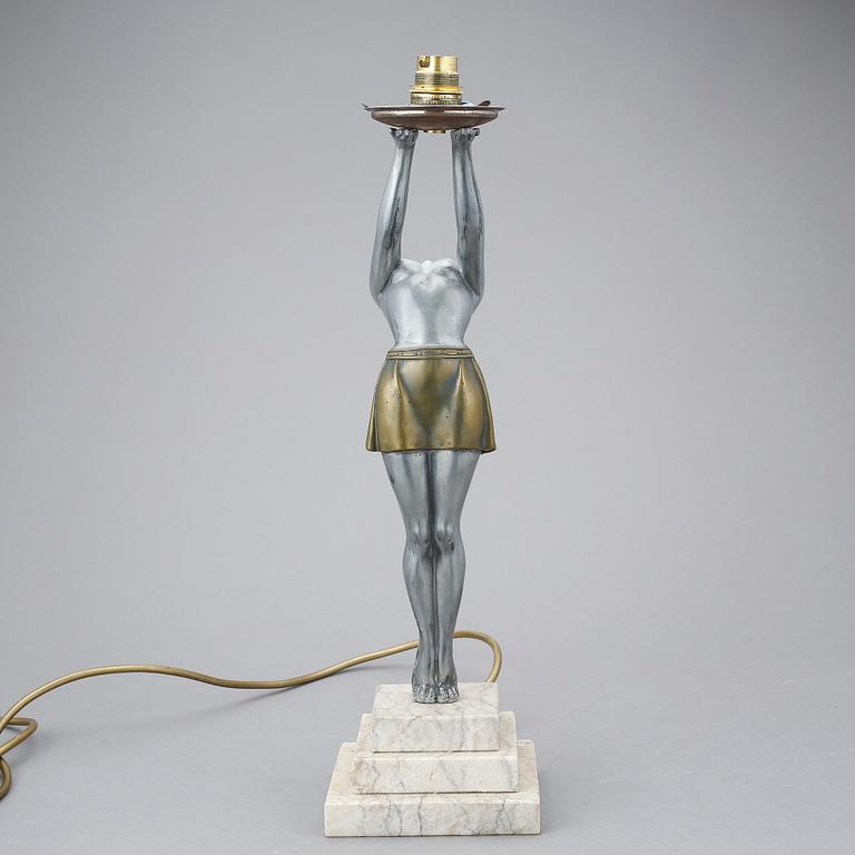 BORDSLAMPA, metall, 1900-talets andra kvartal.