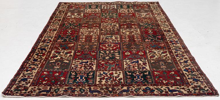 Carpet, Bakhtiari, 300 x 160 cm.