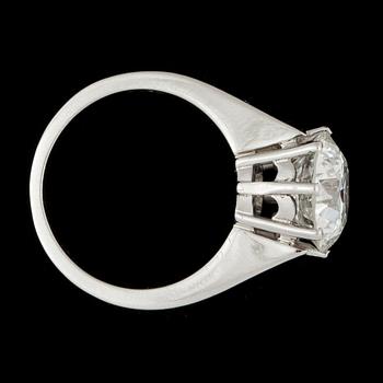 A solitaire diamond 4.03 cts ring. Quality according certificate I/VS1.