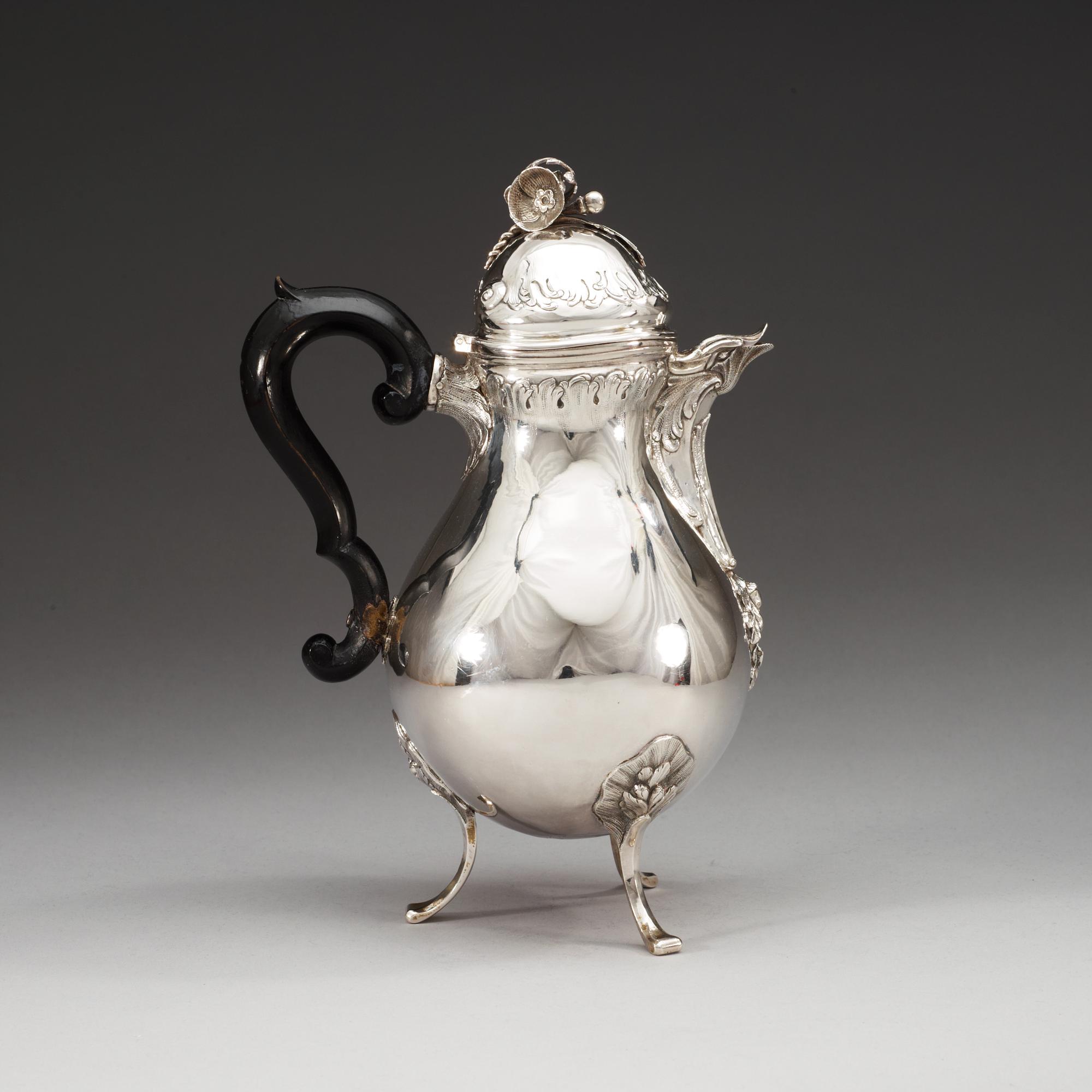 KAFFEKANNA, sannolikt mästerstycke, av Lorentz Lindegren, Borås 1777. Rokoko.