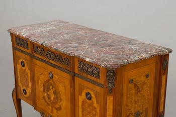 A Gustavian style chest of drawers, mid / second half of the 20th Century.