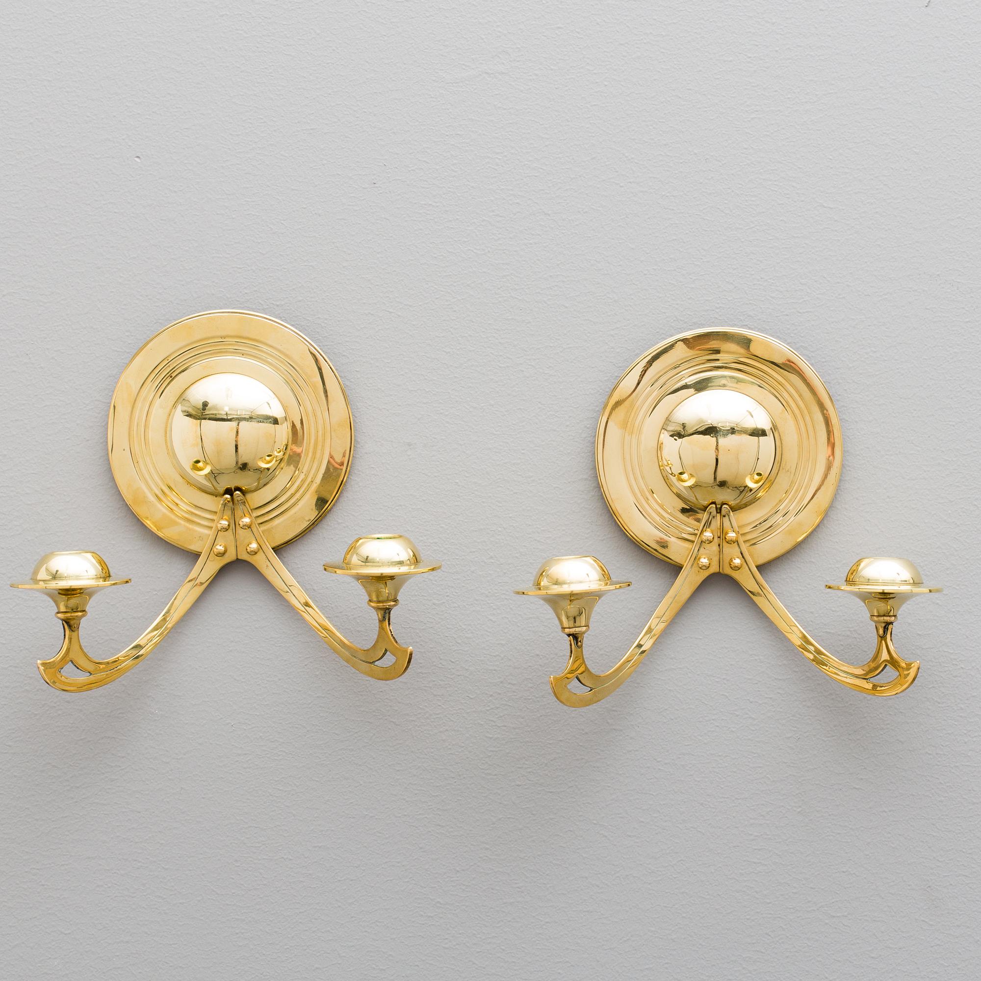 A PAIR OF ART NOUVEAU STYLE BRASS WALL LIGHTS, first half of the 20th century.