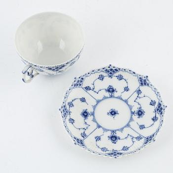 Teservisdelar, 5 st, porslin, "Musselmalet", Royal Copenhagen, Danmark.
