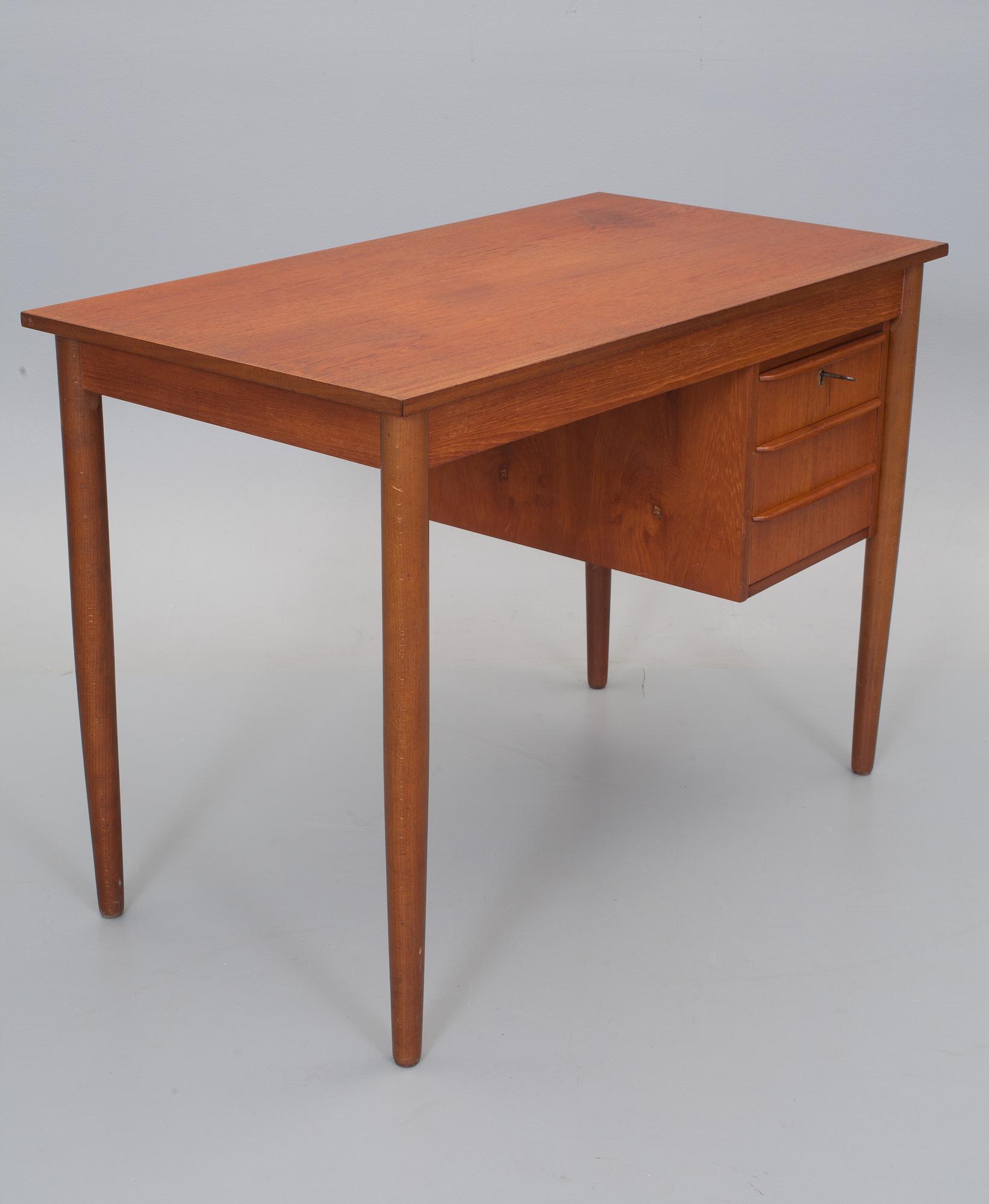 SKRIVBORD och STOL, Danmark, 1900-talets andra hälft.