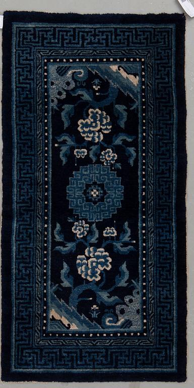 MATTA, semiantik Baotou, Kina. Ca 132x65 cm.