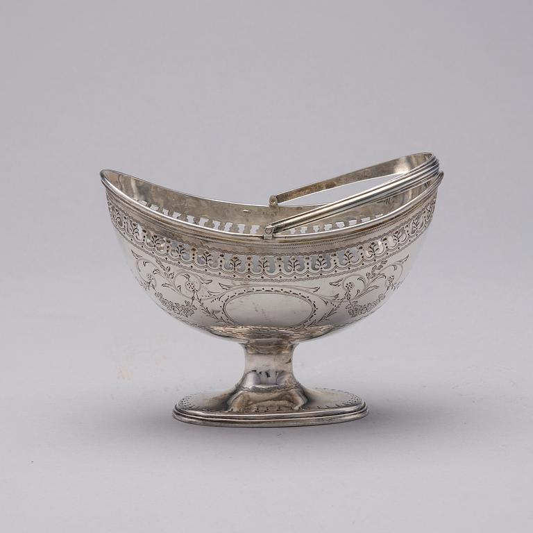 BONBONJÄR, sterlingsilver, London 1885. Vikt 184 g.