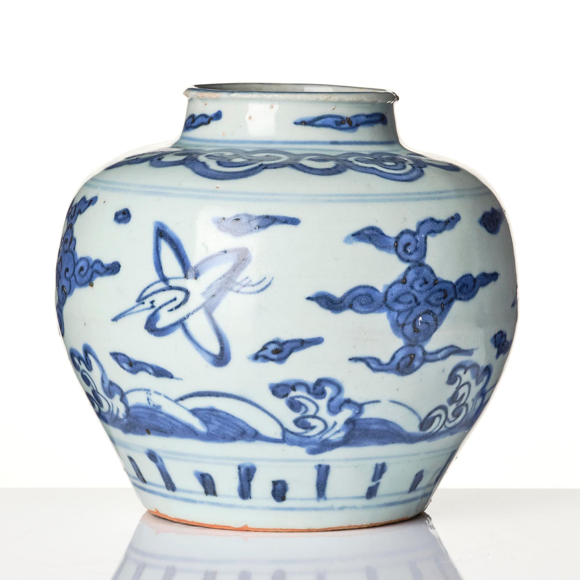 A blue and white 'crane' jar, Ming dynasty, 16th century.