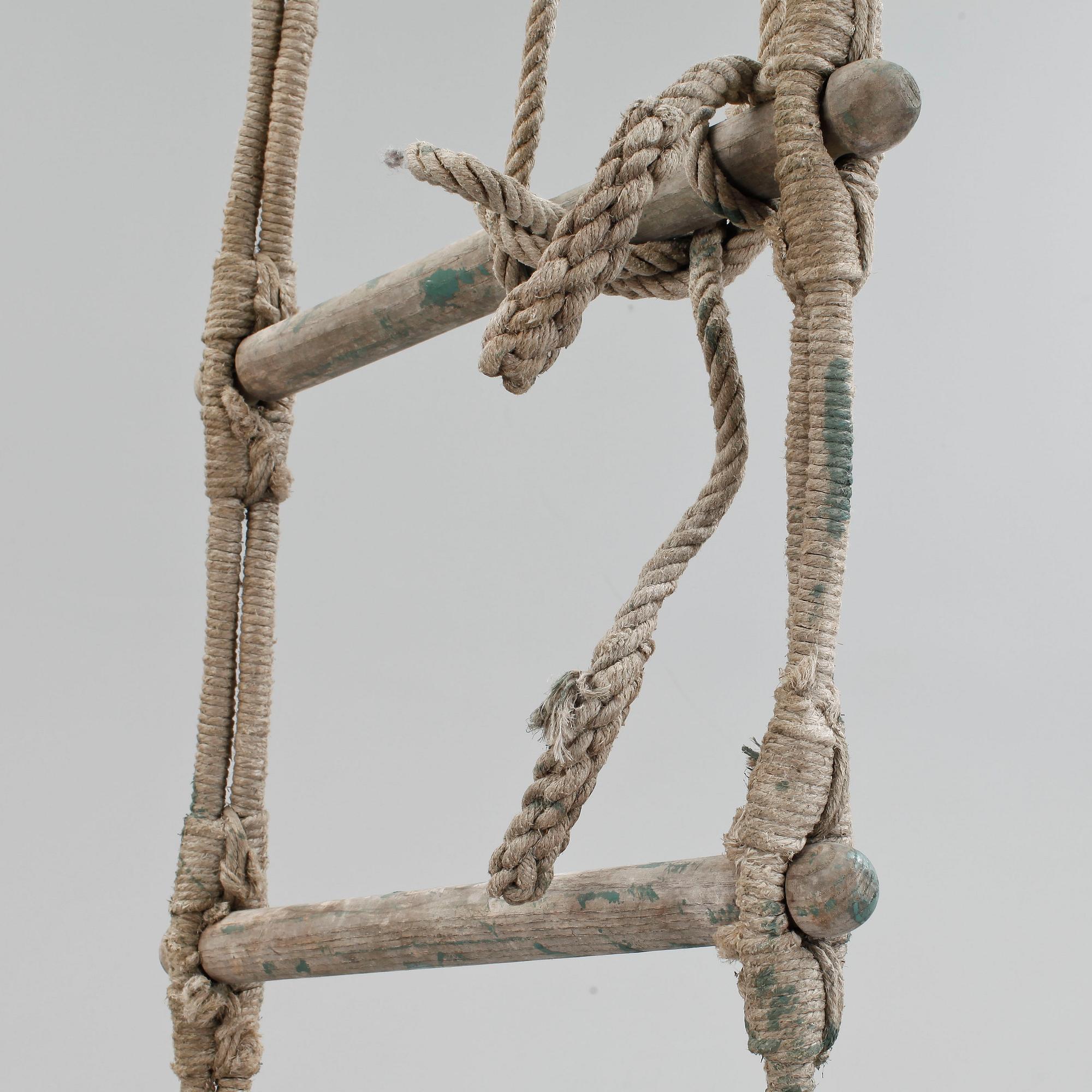 SKEPPSSTEGE, trä och rep, 1900-talets första hälft.