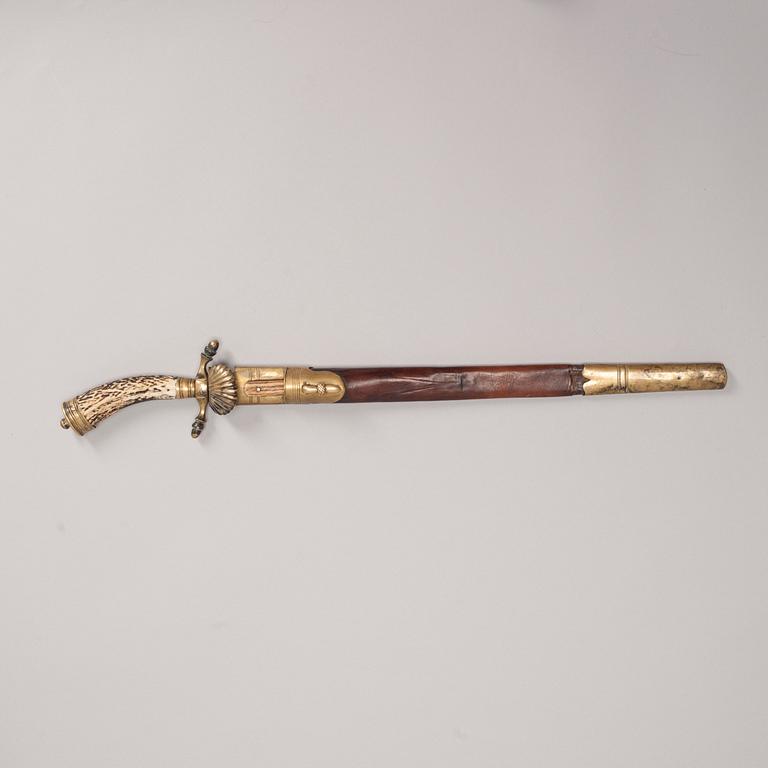 JAKTDOLK samt KNIV, sk Hirschfänger, daterad 1907.