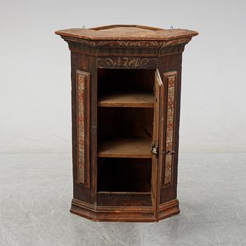 A painted Swedish hanging cabinet from Hälsingland, dated 1780.