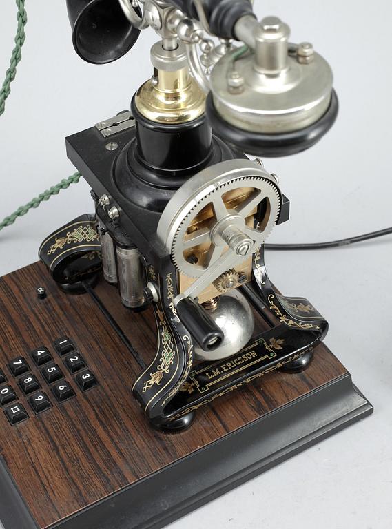TELEFON, jubileumsmodell efter "Taxen", LM Ericsson. Sent 1900-tal.