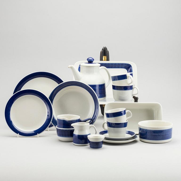 HERTHA BENGTSSON, 53 servisdelar,  porslin, "Koka blå", Rörstrand, i produktion 1956-1988.