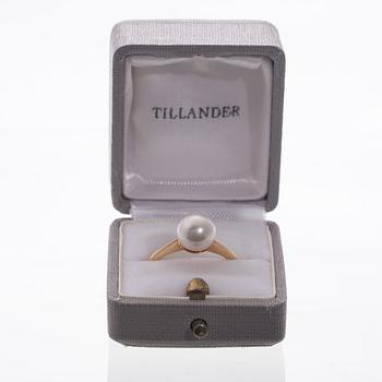 RING, 18K guld, odlad sötvattenspärla. 1989. Vikt ca 3,6 g.