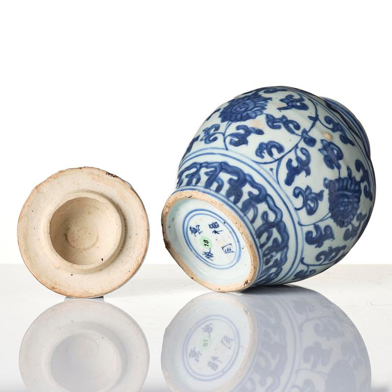 A blue and white jar, Ming dynasty, Jiajing (1522-1566).