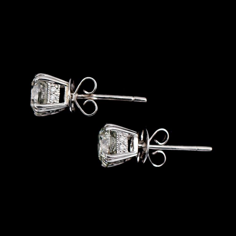 ÖRHÄNGEN, 1 par, 18 k vitguld, briljantslipade diamanter totalt 2.09 ct.