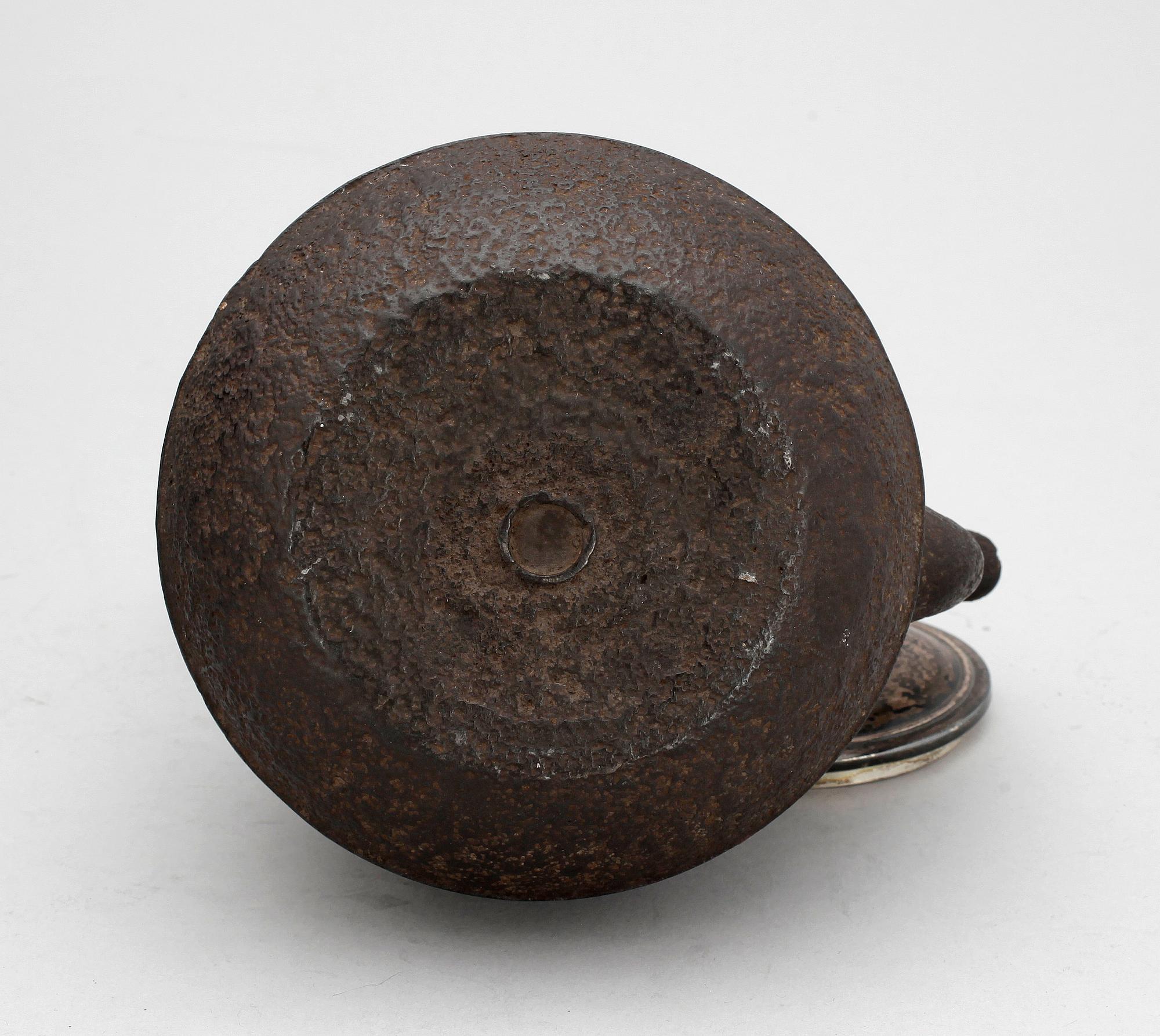 TÉKANNA, gjutjärn, trol Japan, 1700-tal.